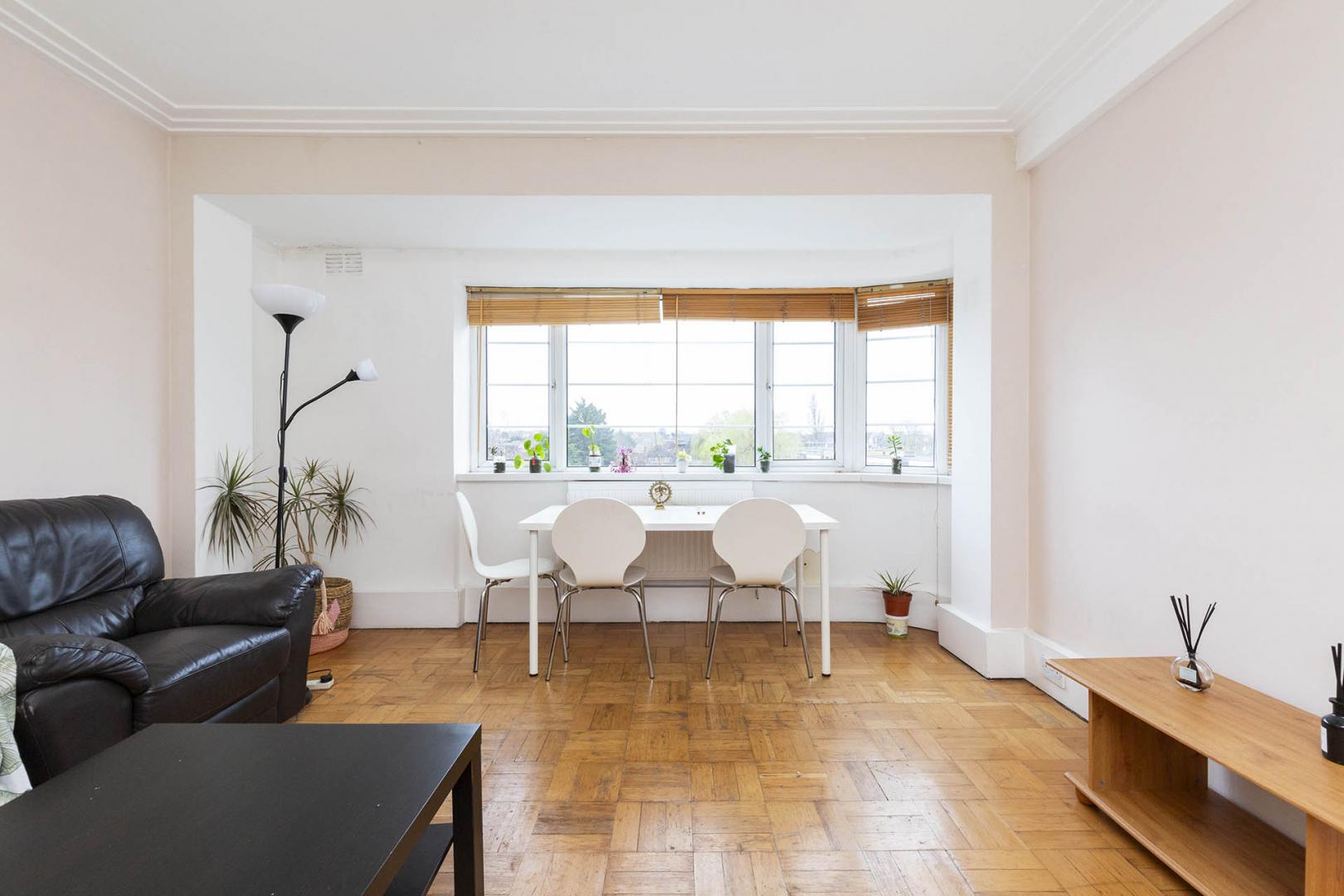 Modern Apartment Oman Avenue, Dollis Hill